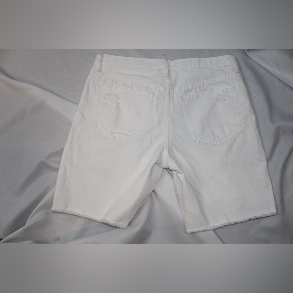 Mossimo Womens Low Rise Boyfriend Denim White Jean Distress Shorts 6/28 - Picture 2 of 5